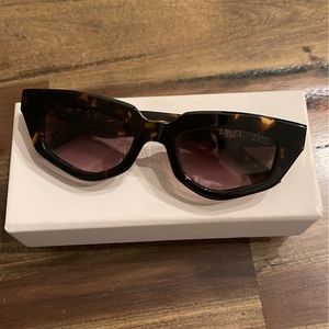 Dezi Eyewear - On Read Classic Tortoise / Brown Gradient